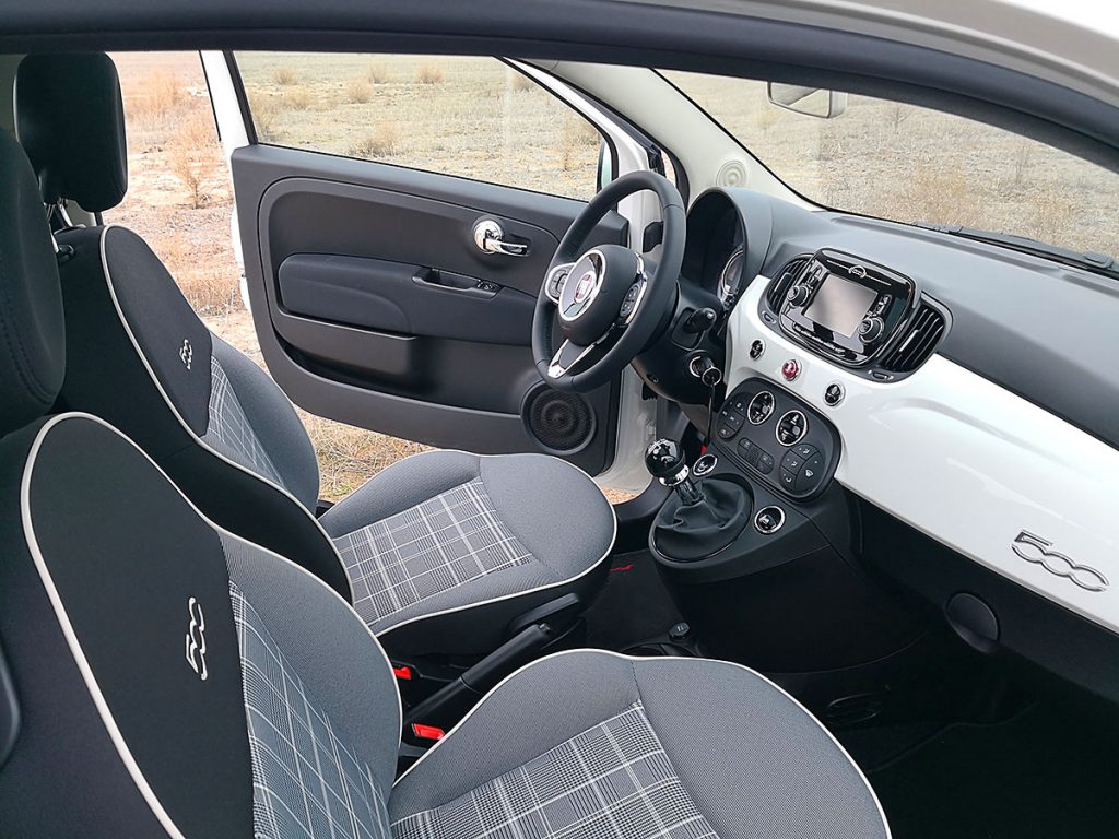 Fiat 500 GLP interior