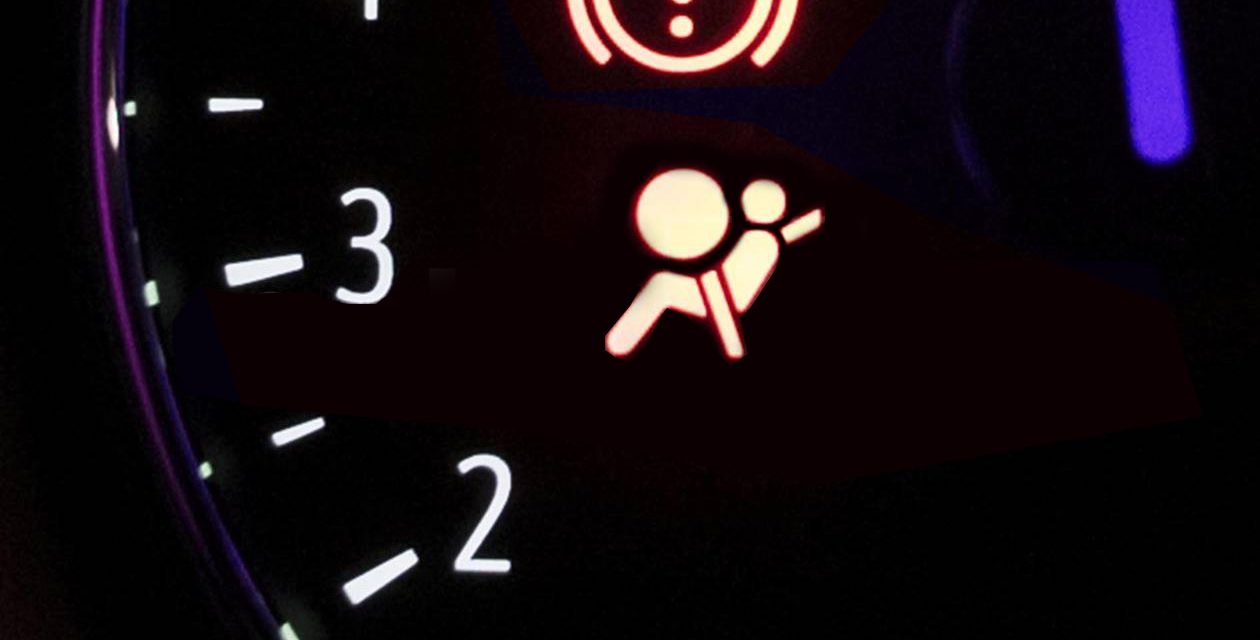 Luz del airbag encendida ¿qué significa?