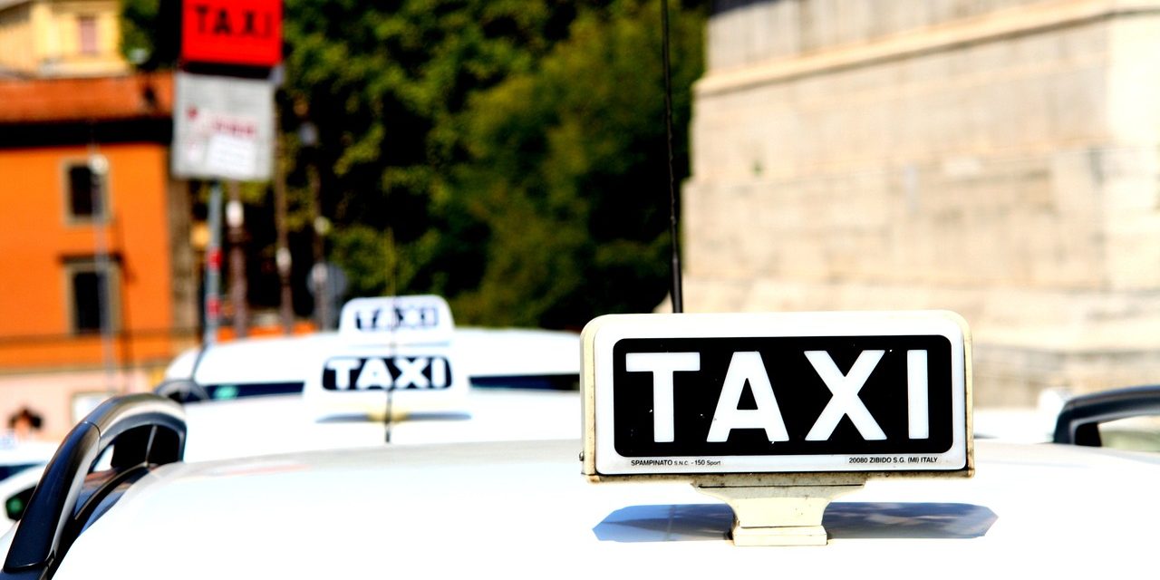 Por qué los taxistas están en contra de Uber VTC