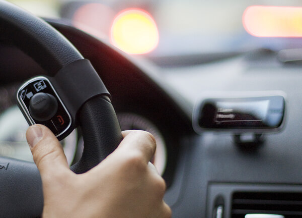 Micrófonos para hablar en el manos libres en el coche